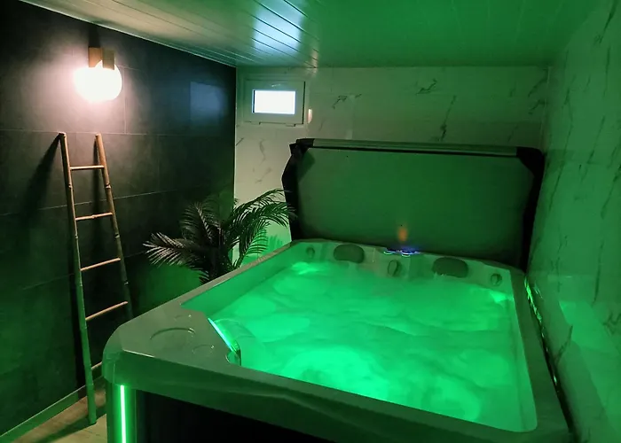 Privatif à 50m De La - Appartement *